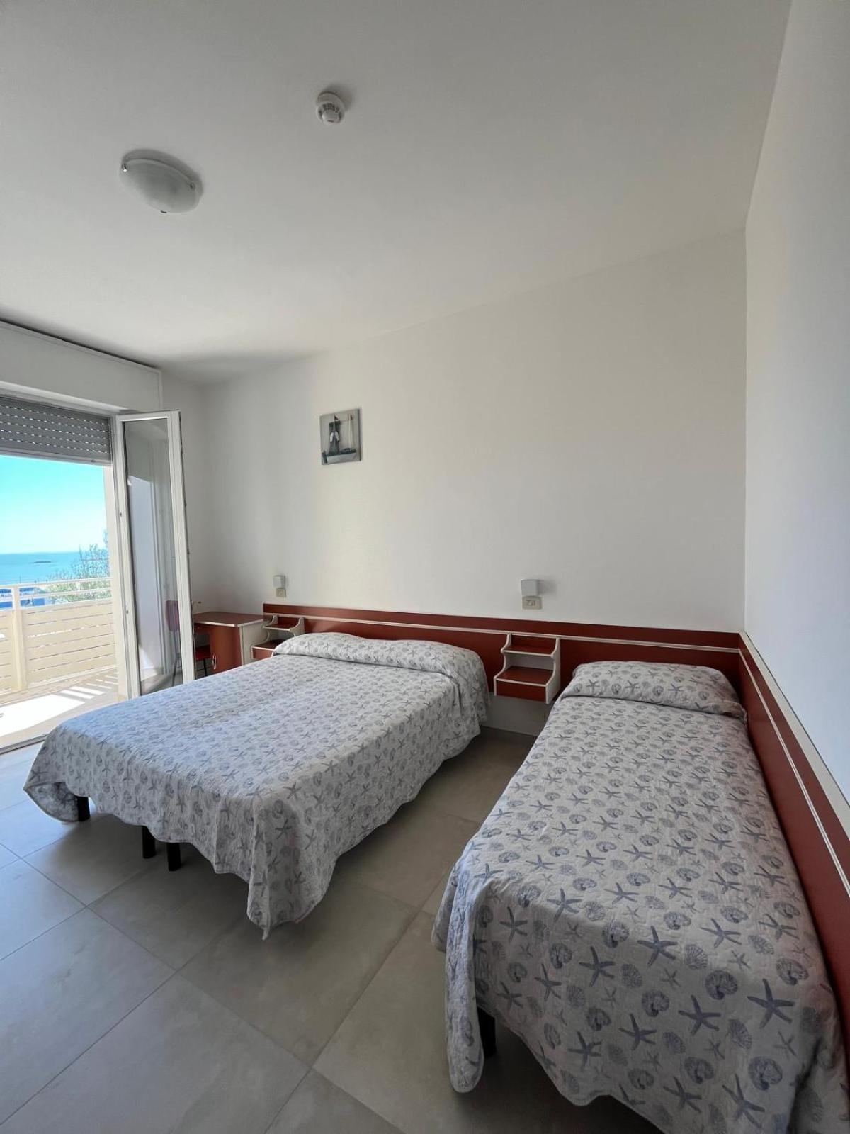 Hotel Flora Hotel 3*